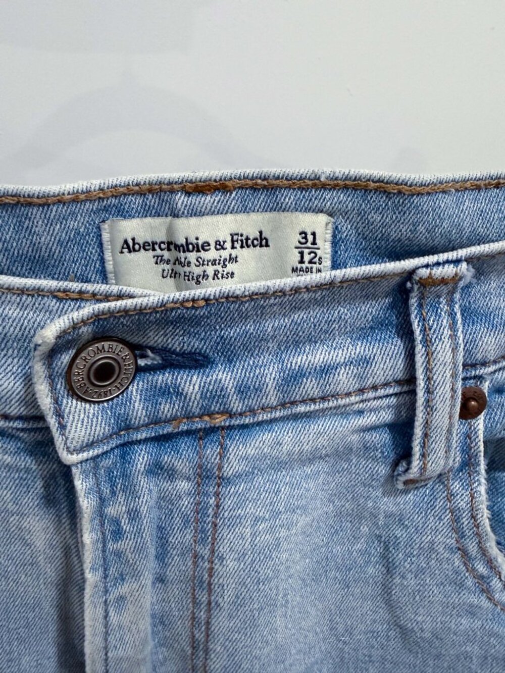 Abercrombie & Fitch Ankle Straight Ultra High Rise Short Length - Picture 3 of 4